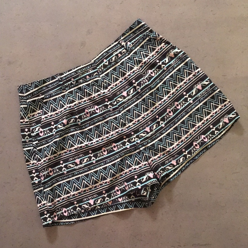 Pacsun Kirra- lightweight tribal pattern shorts